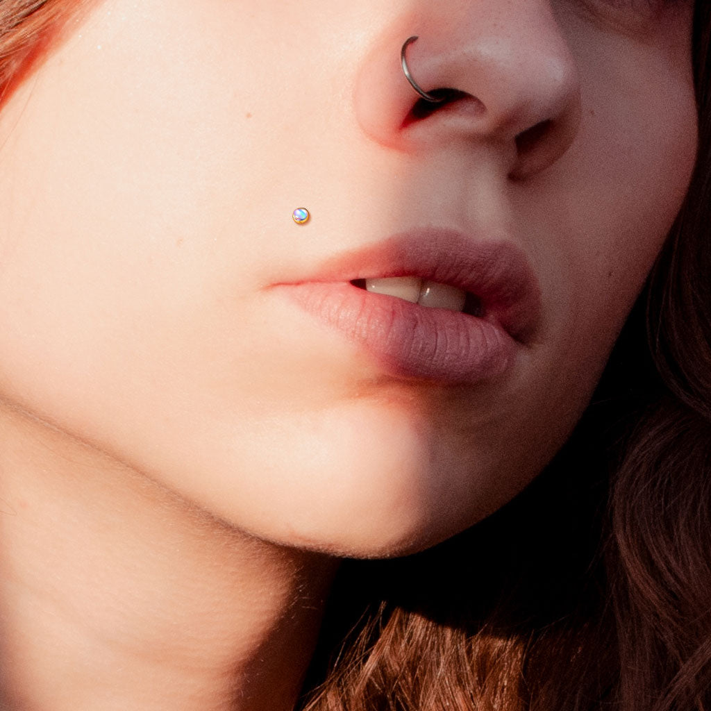 1pc Iridescent Stone Labret Stud Helix Tragus Cartilage Internally Threaded