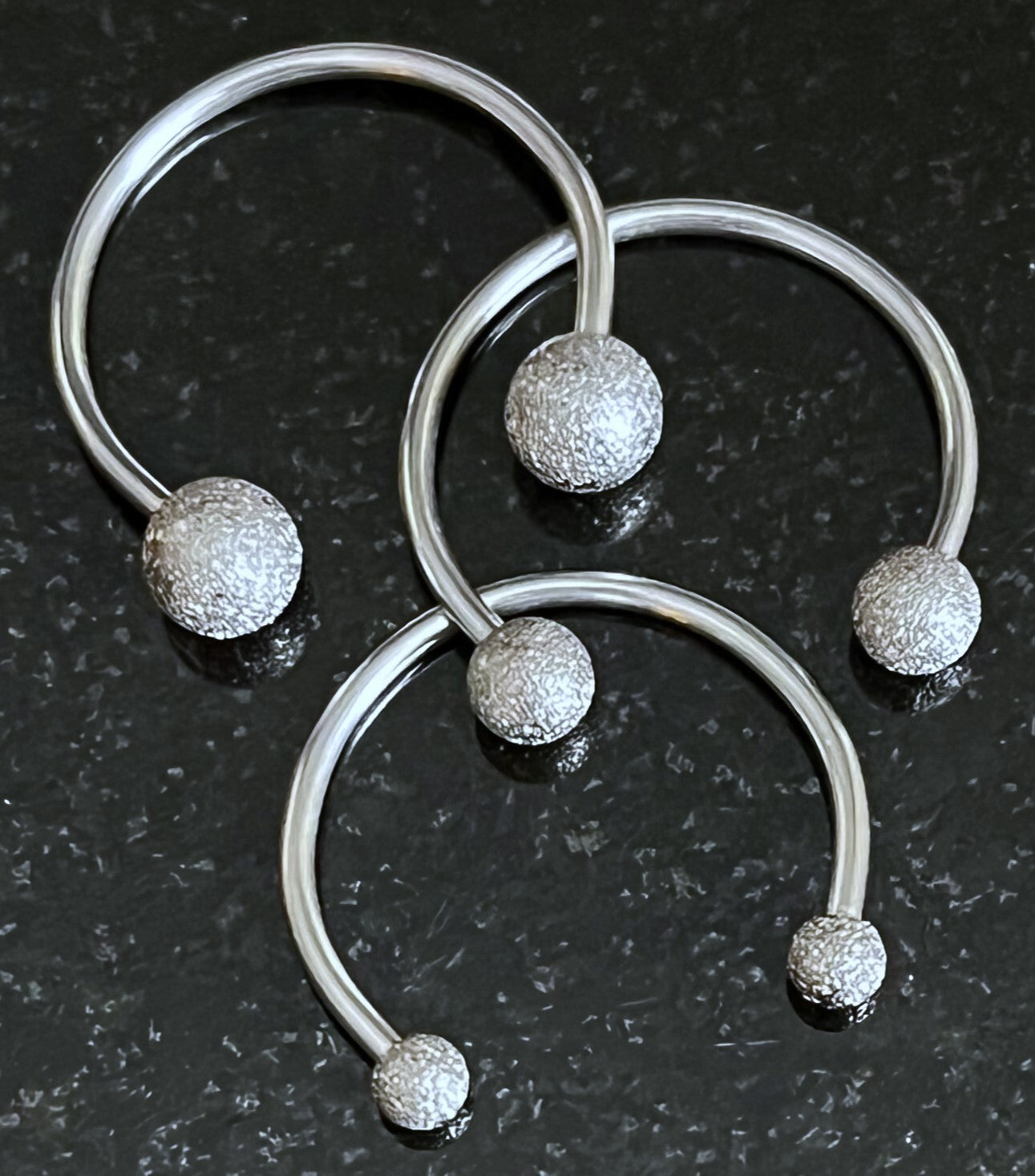 1pc Surgical Steel 16g Frosted Balls Circular Horseshoe Barbell Lip Septum