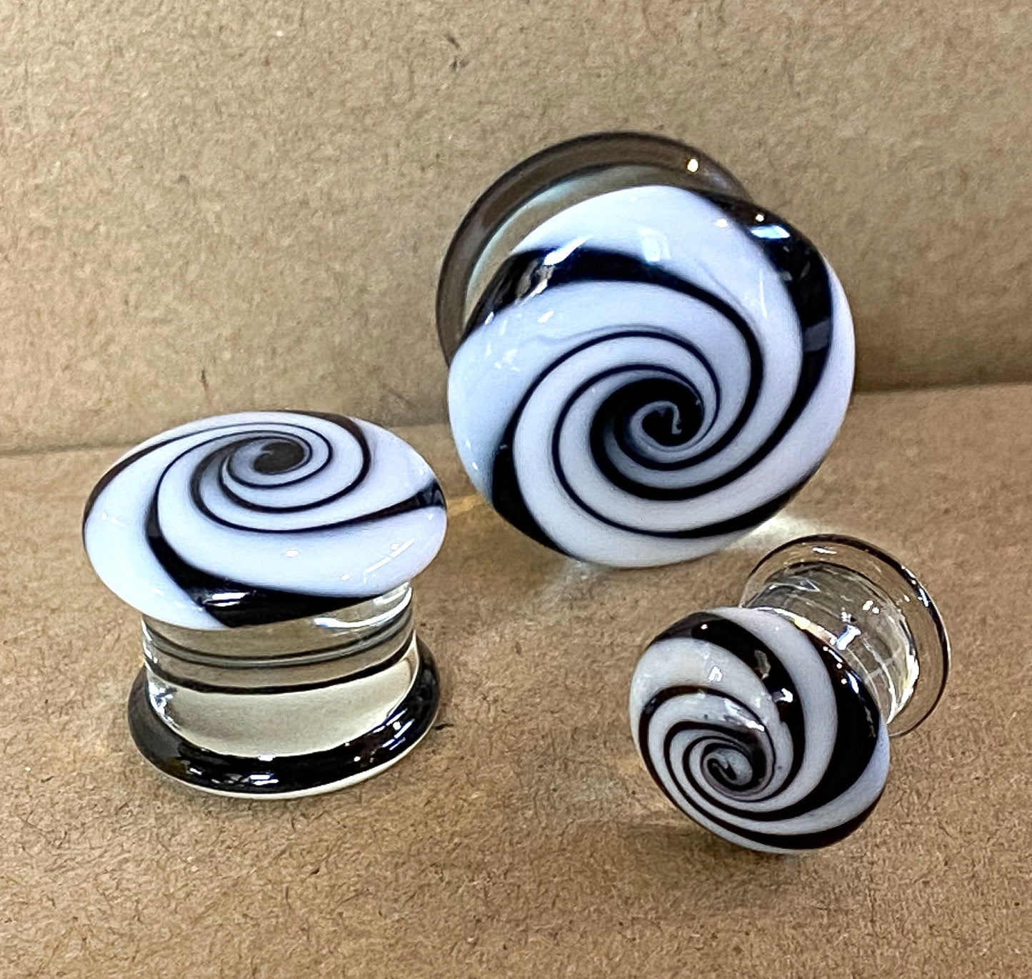 PAIR Black & White Hypnotic Swirl Glass Double Flare Plugs Tunnels