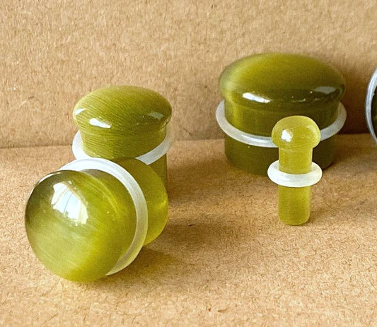 PAIR Peridot Green Cat Eye Stone Plugs Single Flare Tunnels Earlets Gauges