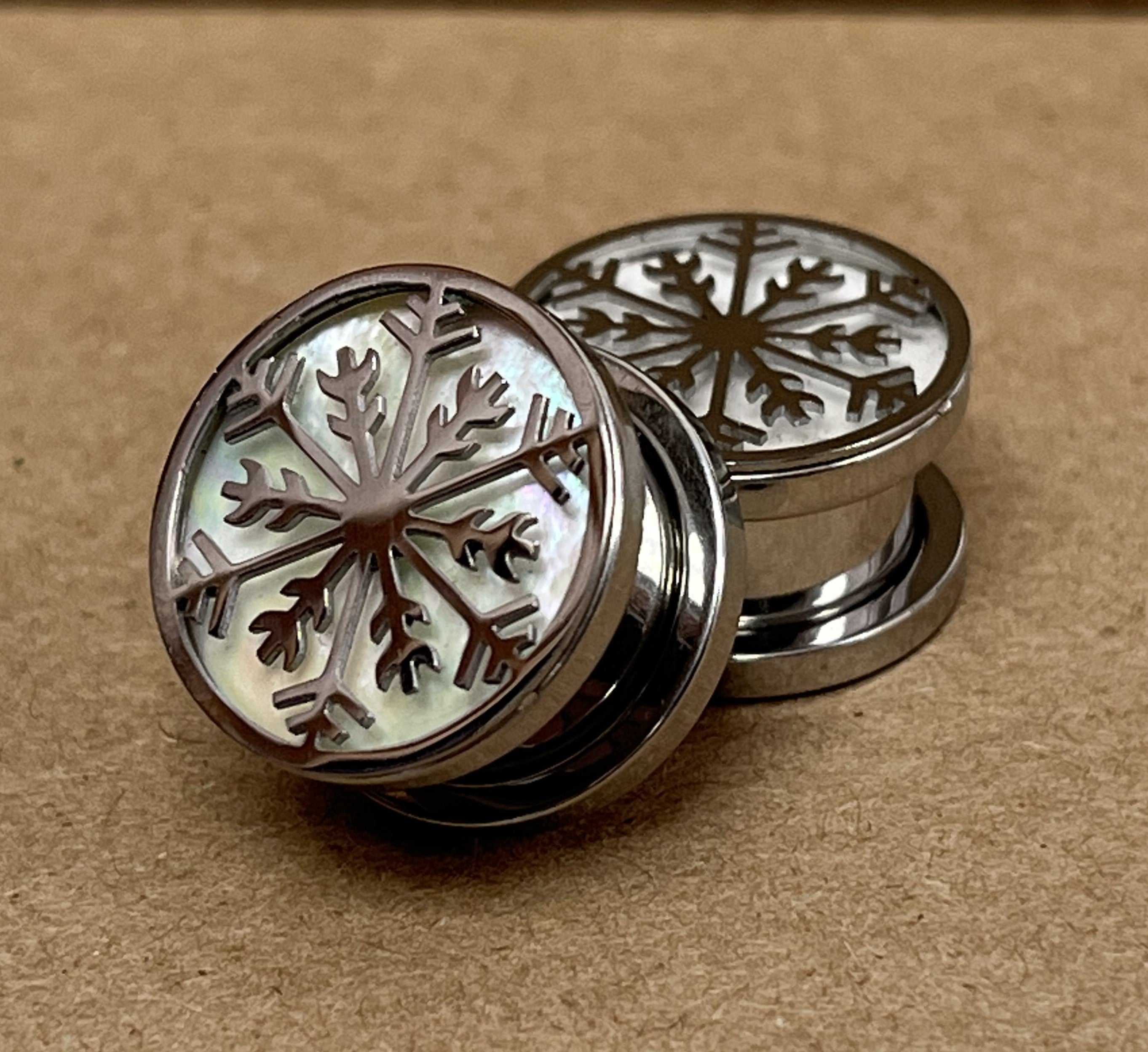 PAIR Iridescent Snowflake Screw Fit Tunnels Ear Plugs Earlet Snow Flak ...
